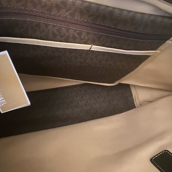 Sold - Picture 2 of 7